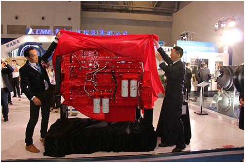重庆康明斯发动机有限公司产品QSK19发动机揭开红绸